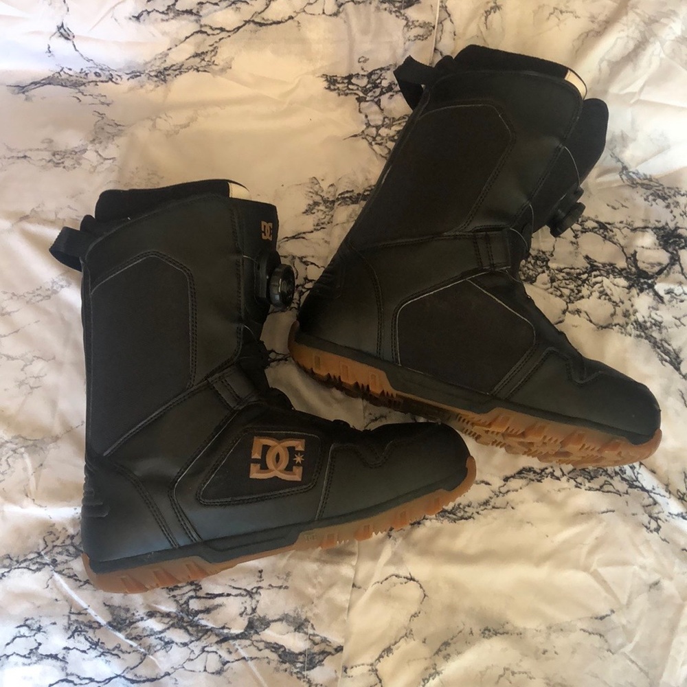SOLD: DC Scout 2010 BOA snowboarding boots